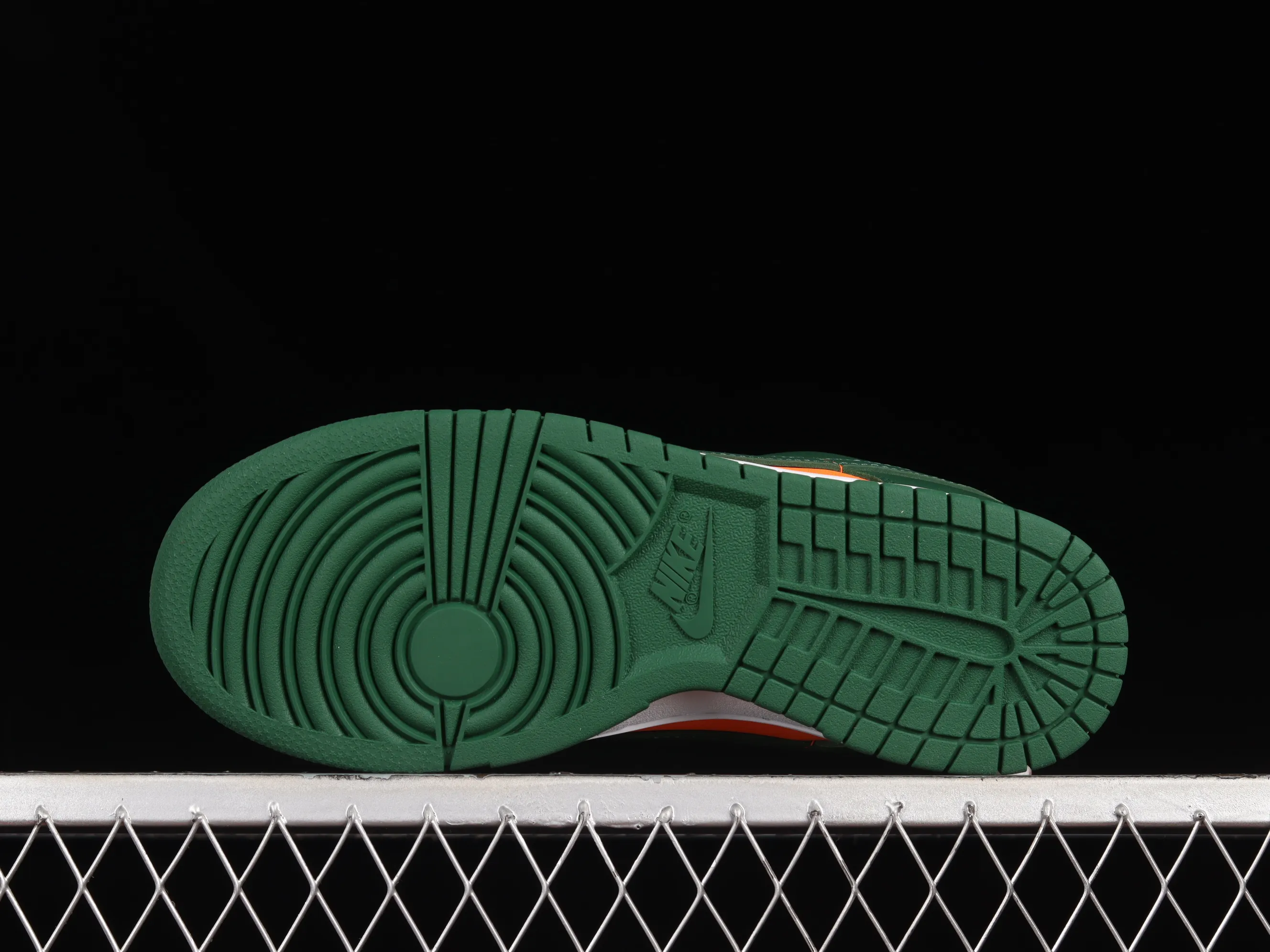 All Categories Nk SB Dunk Series Nk SB Dunk Low Low-top sneakers Nk SB Dunk Low "Miami Hurricanes" Orange-green SB low-top casual sneakers DD1391-300